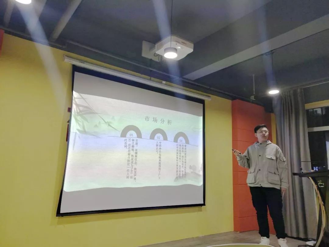 https://mmbiz.qpic.cn/mmbiz_jpg/C1nIVrazMhbZkjLeIhl2I1FDXLjpny49dRjQ9ZfTboHzL7ME8u3v4a7g1uWy3aeGmBQZVIL4VTDmb6IBYicBRDg/640?wx_fmt=jpeg